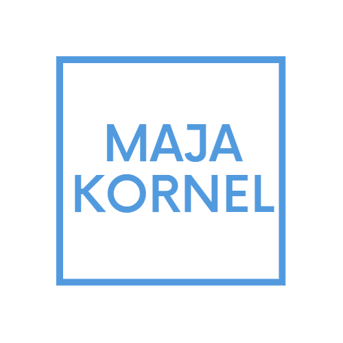 Logotyp, biało-niebieski kwadrat z napisem Maja Kornel.