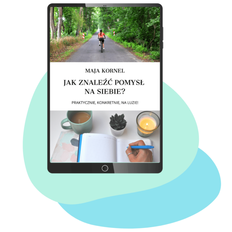 Okładka e-booka Jak znaleźć pomysł na siebie, zdjęcie kobiety zmierzającej do celu, robiącej notatki